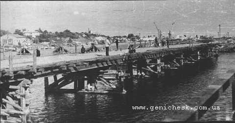 Старый деревянный мост в Геническе